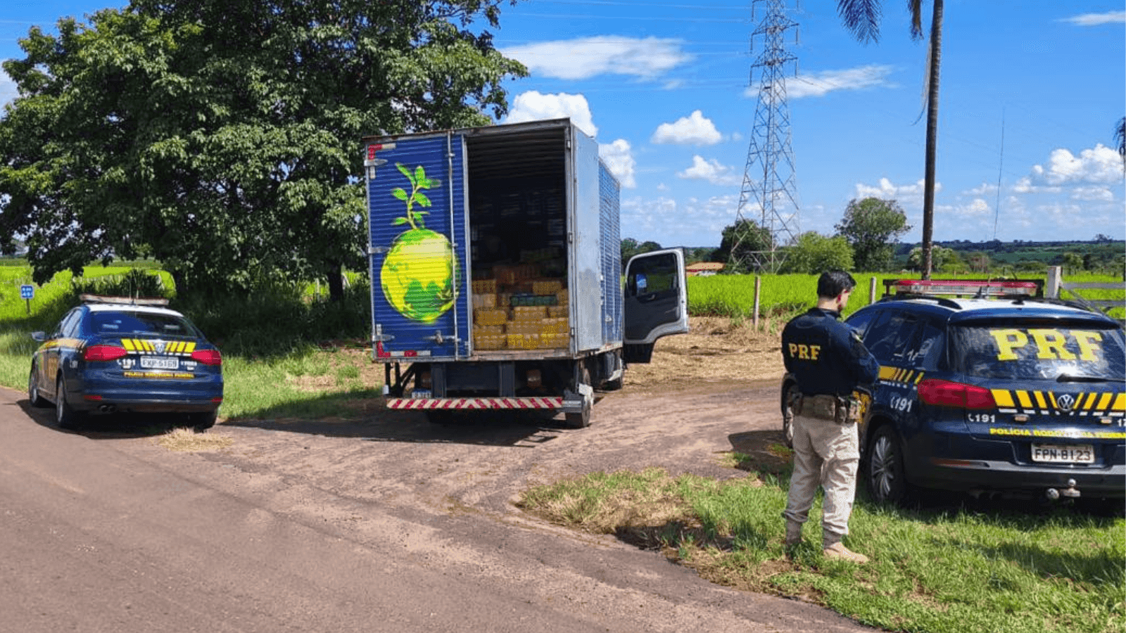 O caminhão foi abordado na BR-153 em José Bonifácio