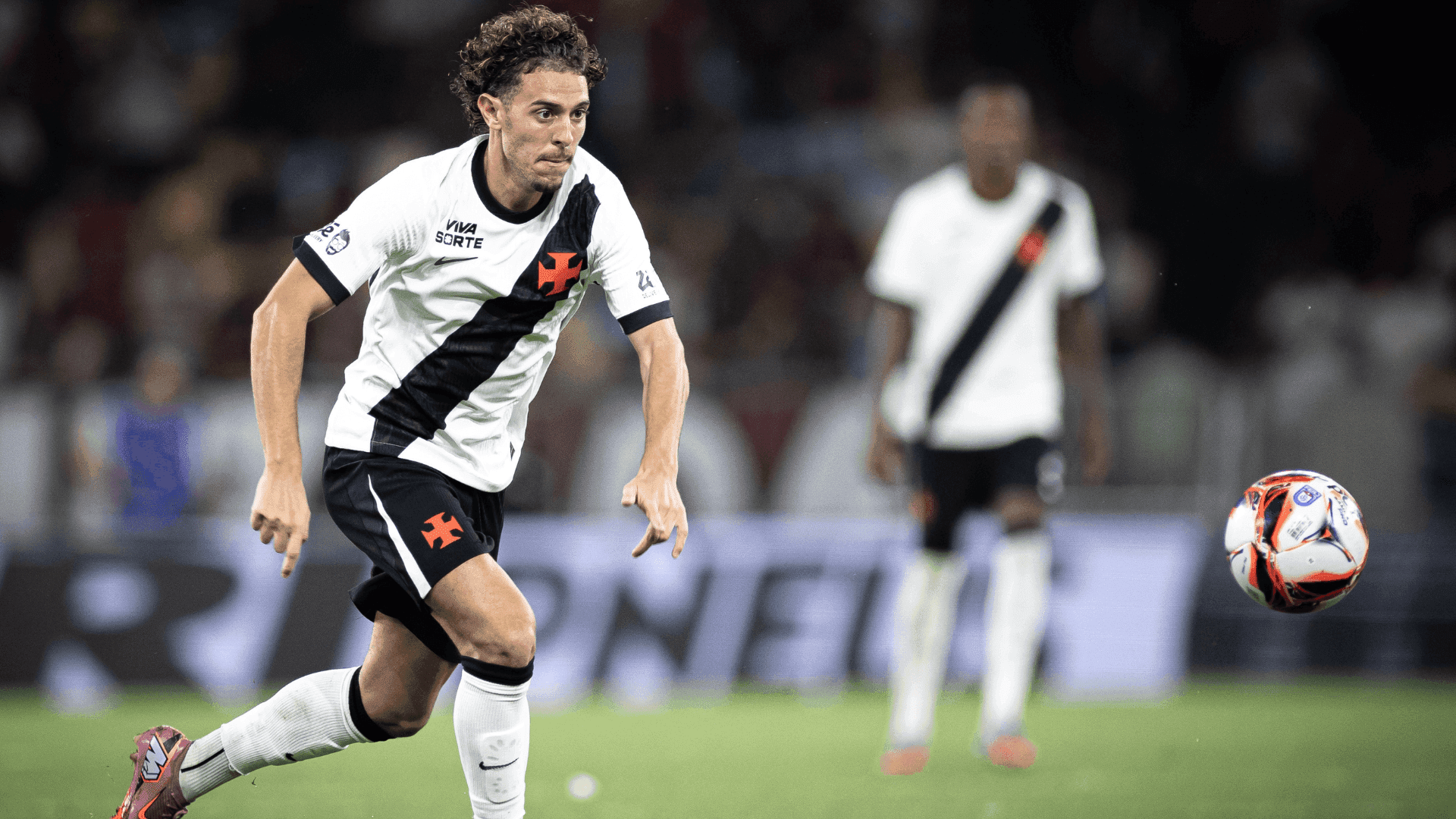 Vasco recebe o Botafogo em São Janurário neste domingo (8)