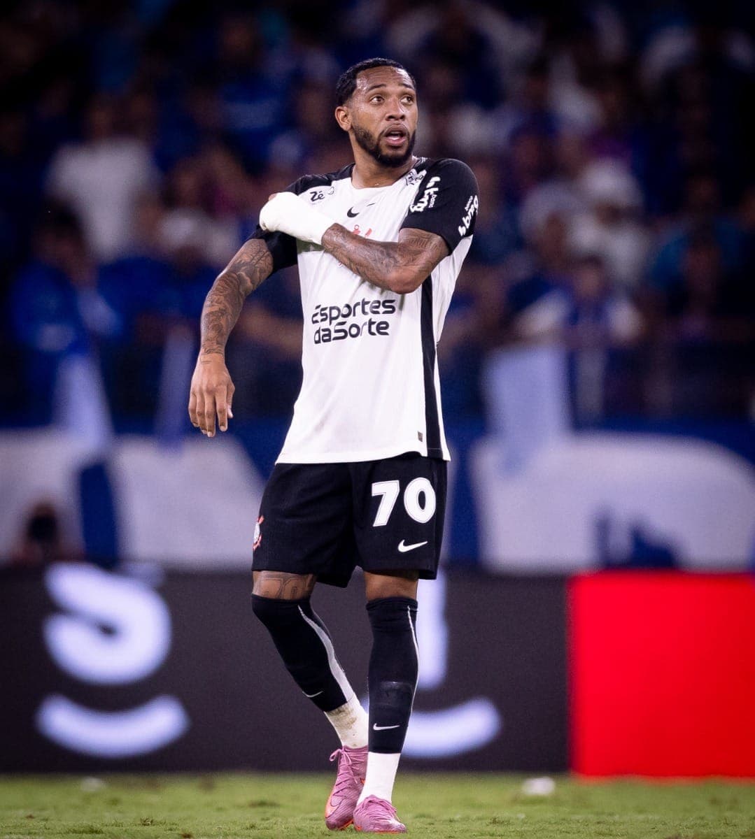 Martínez, volante do Corinthians, voltou a treinar após retornar da Venezuela