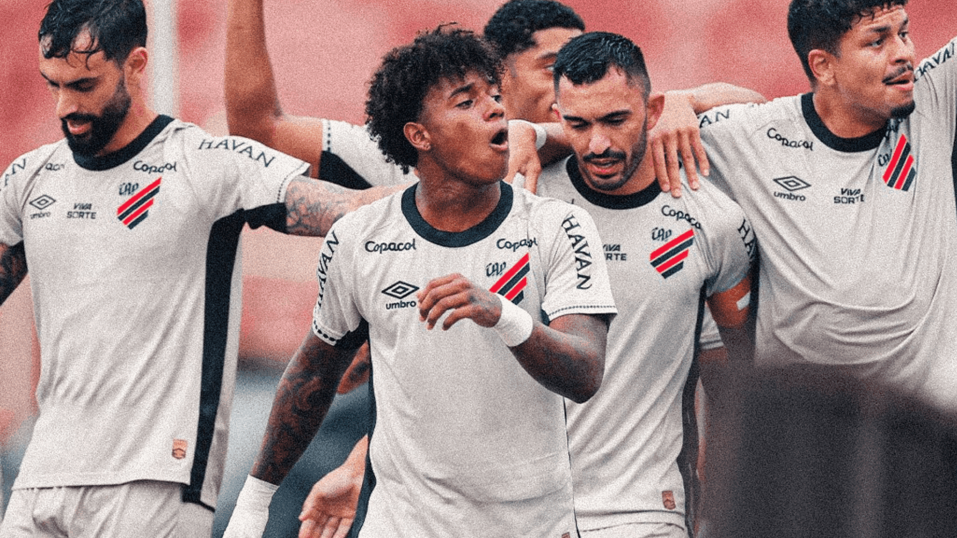 O Athletico confirmou vaga na semifinal do Campeonato Paranaense 2026 com uma vitória por 3 a 1 sobre o Foz do Iguaçu neste sábado (7).