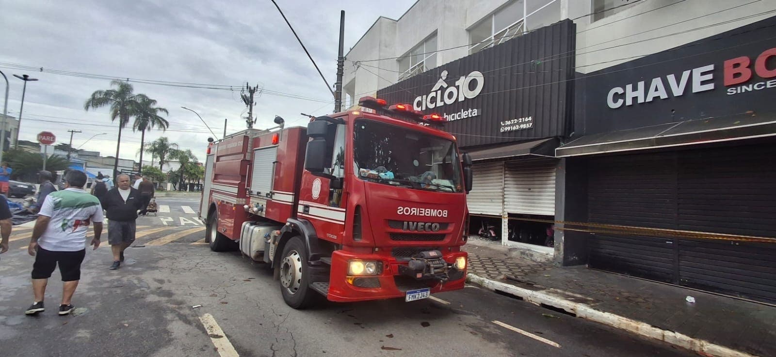 ncêndio atinge bicicletaria na Avenida Paulo de Oliveira Costa