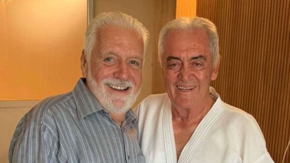 Otto Alencar recebe visita de Jaques Wagner no hospital