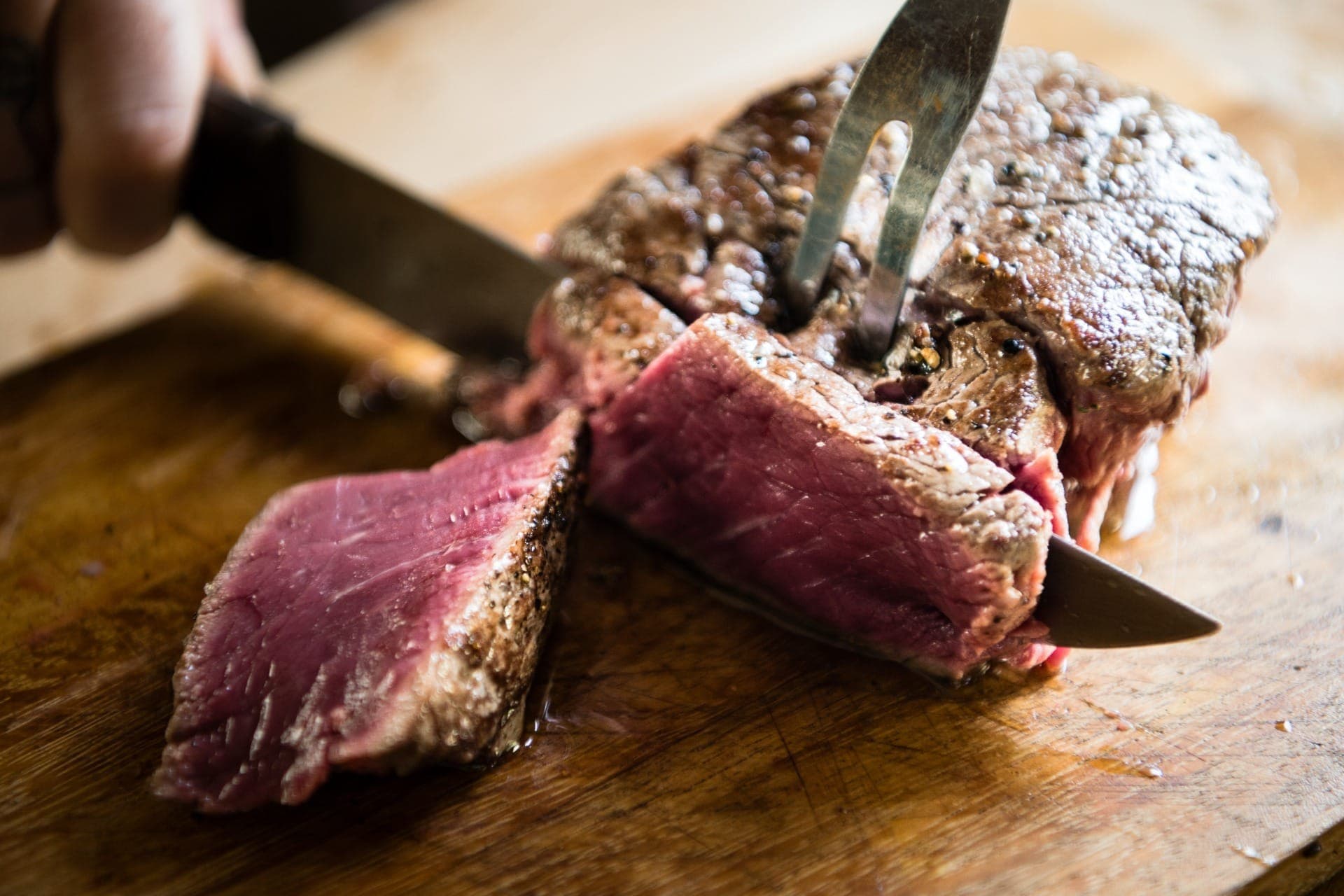 Veja quais ingredientes usar para amaciar a carne