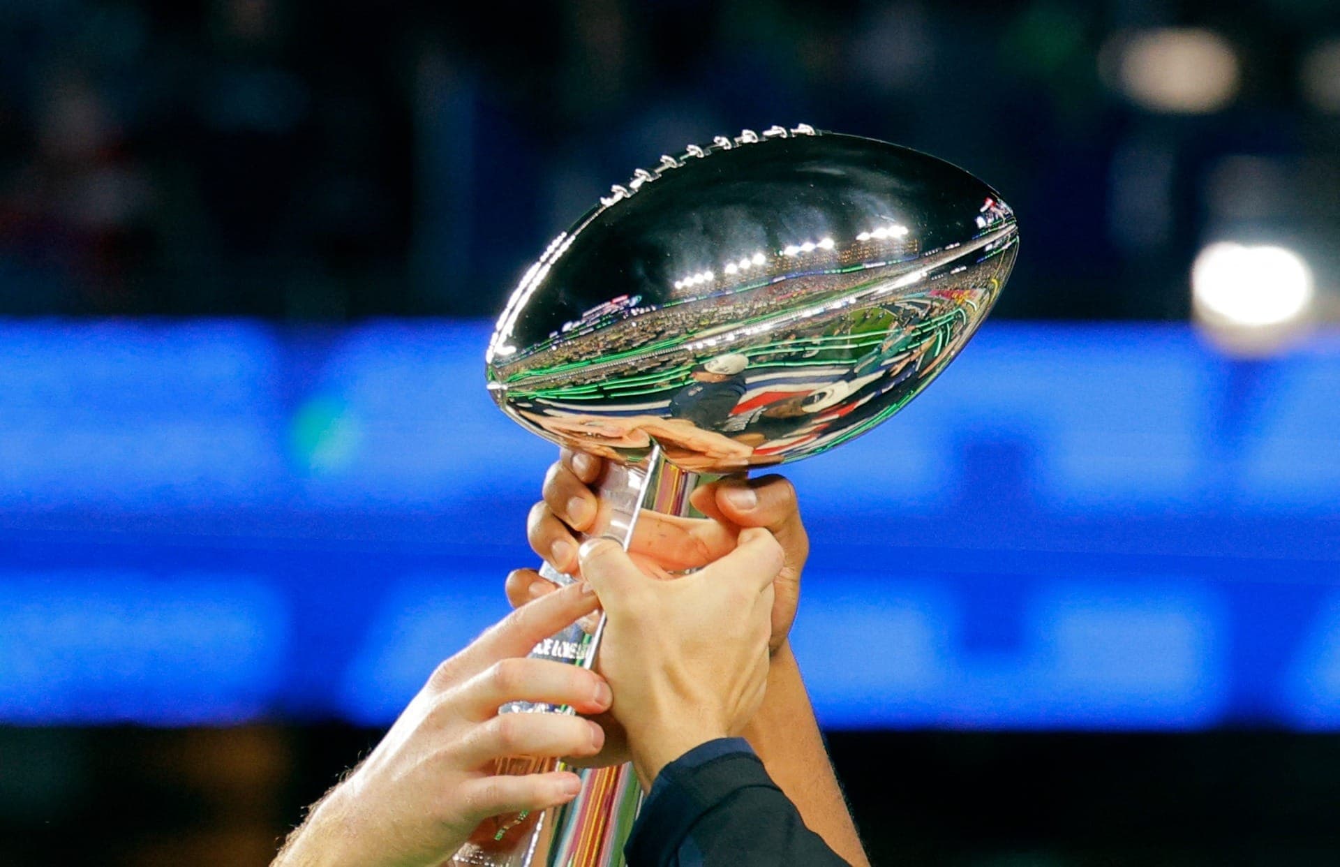 Troféu Vince Lombardi, levantado pelo Seattle Seahawks