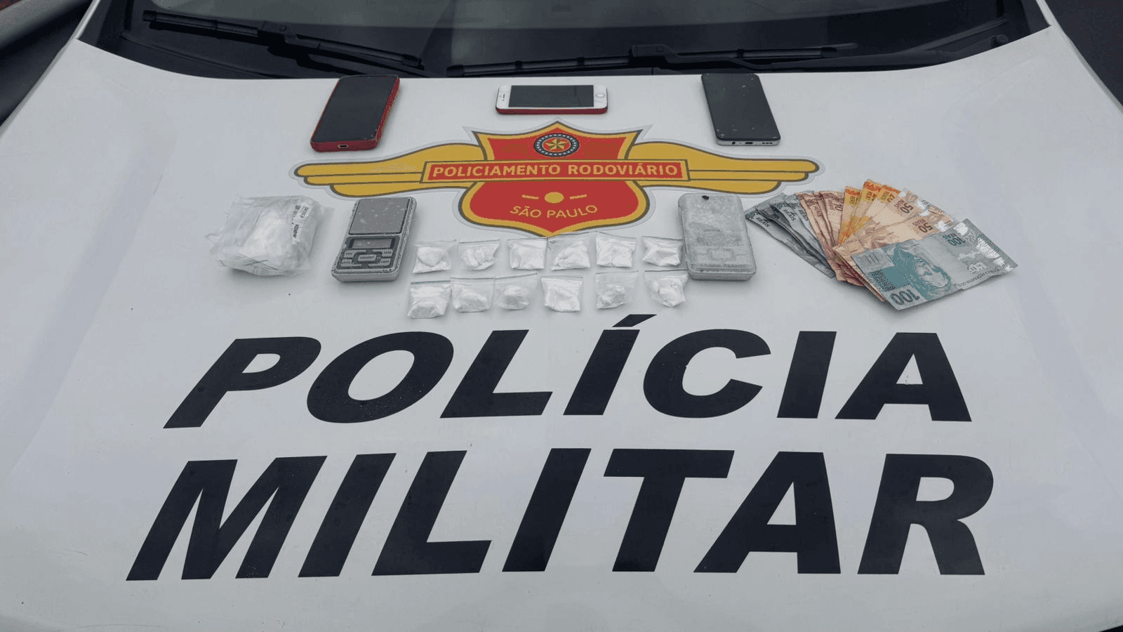 A droga estava escondida dentro do veículo do suspeito