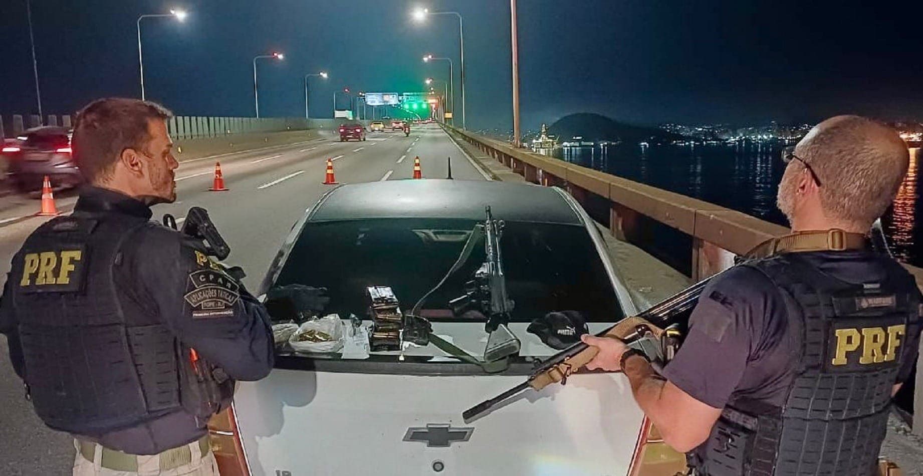 A Polícia Rodoviária Federal foi acionada após uma colisão envolvendo uma motocicleta e um caminhão