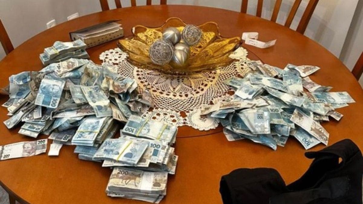 Dinheiro apreendido na operação Barco de Papel, da PF