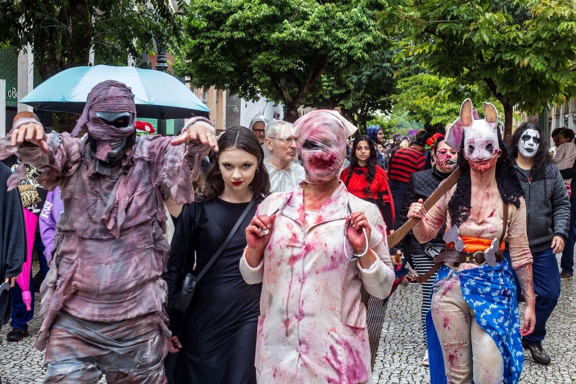Zombie Walk deve reunir 35 mil pessoas no Centro de Curitiba; Rua 24 Horas prepara ação