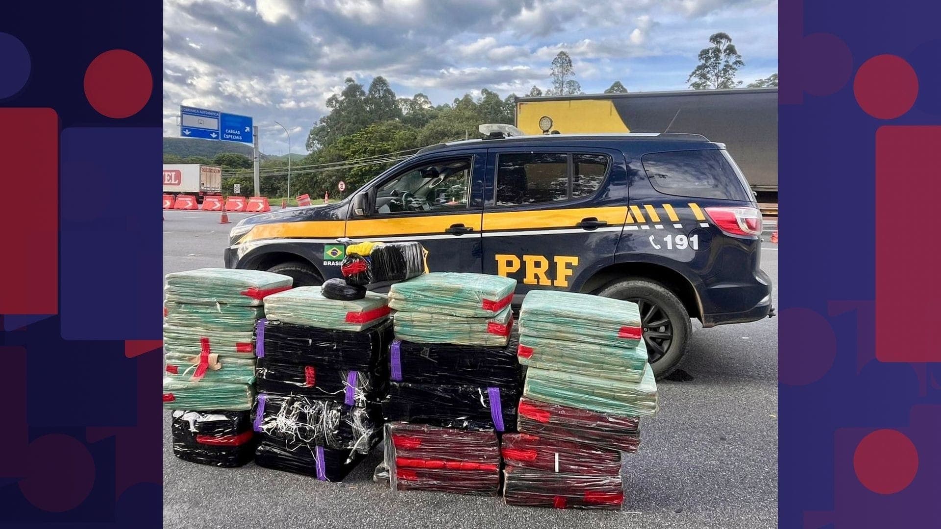 A Polícia Rodoviária Federal apreende 650 quilos de maconha na Rodovida Presidente Dutra