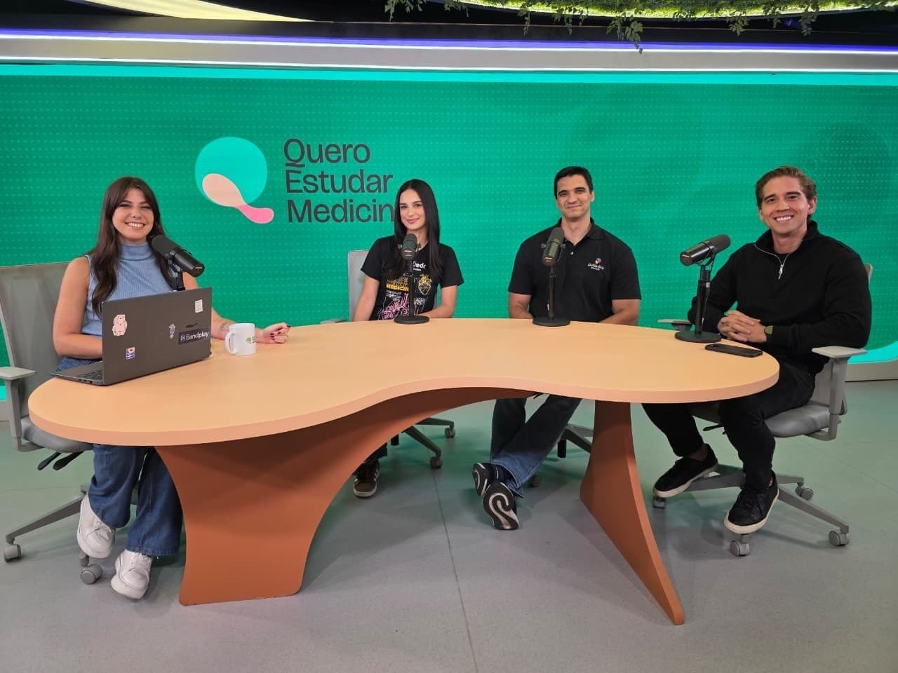 Especialistas discutem diferenças entre o estudo online e presencial