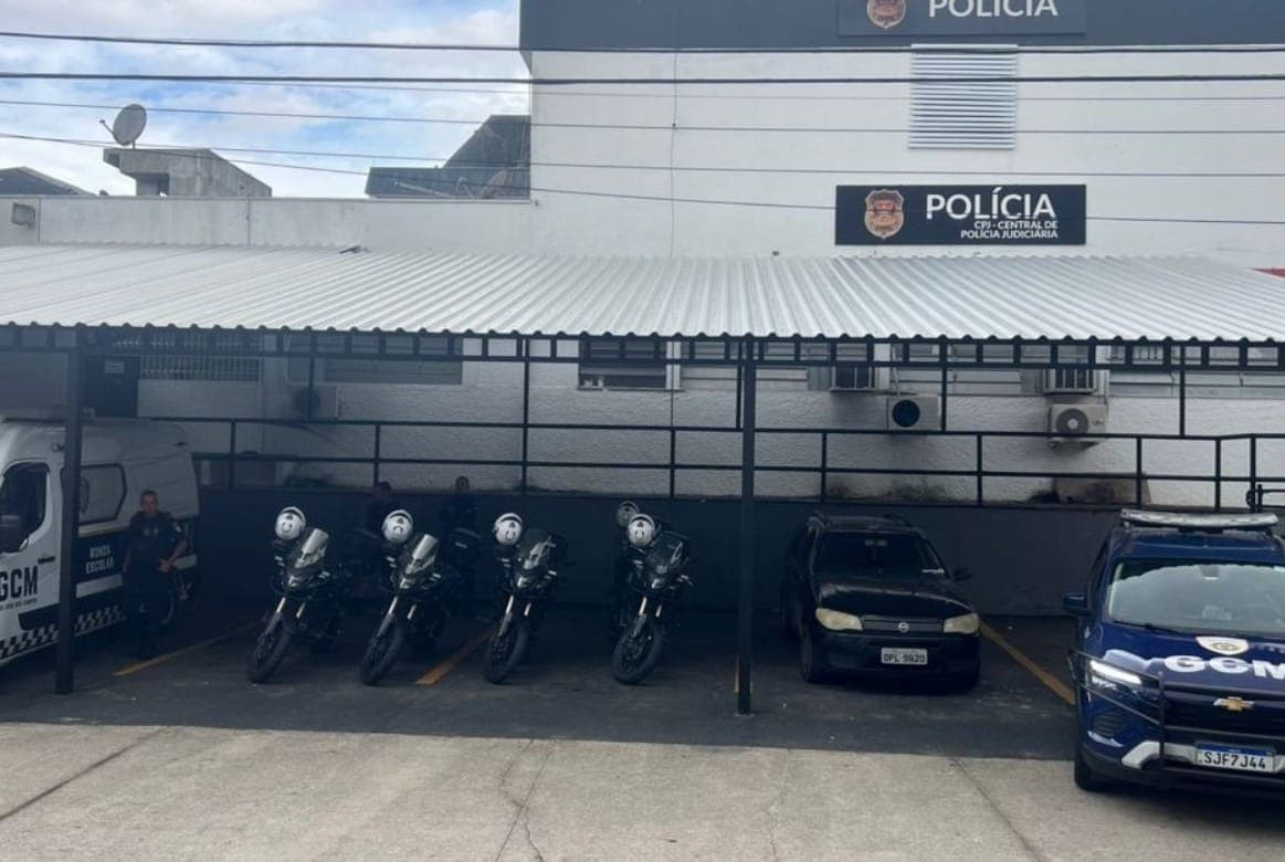 Os dois suspeitos presos ficaram à disposição das autoridades na Central de Polícia Judiciária