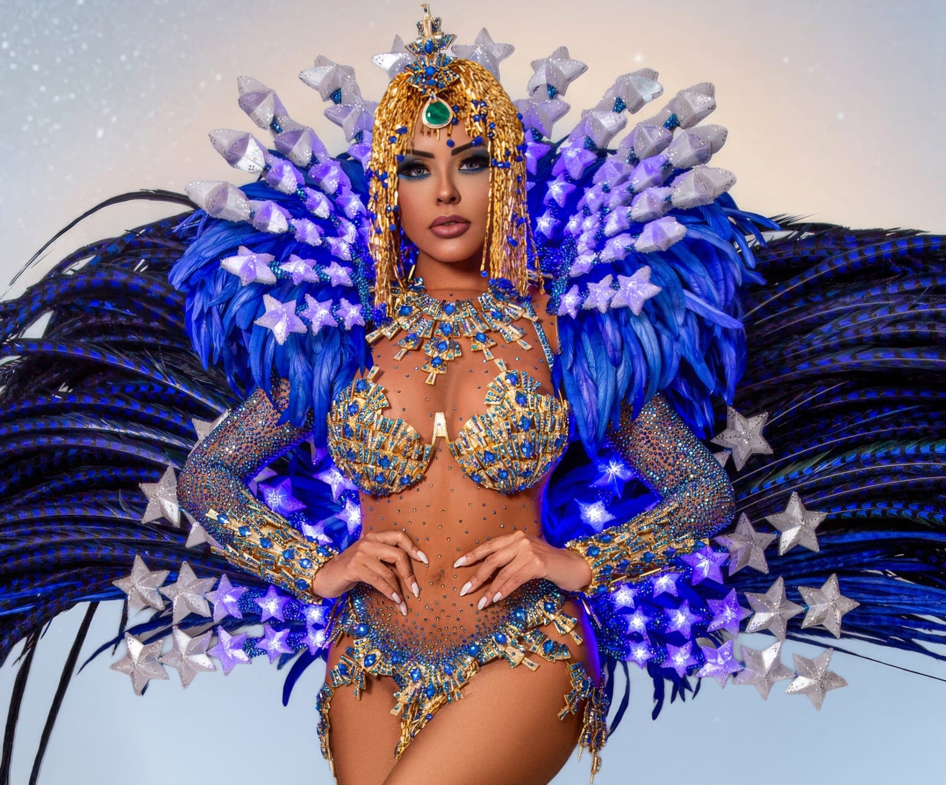 Ana Beatriz Godói com fantasia de R$ 2 milhões