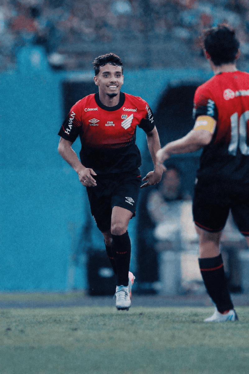 Furacão com time alternativo fica no empate no Café