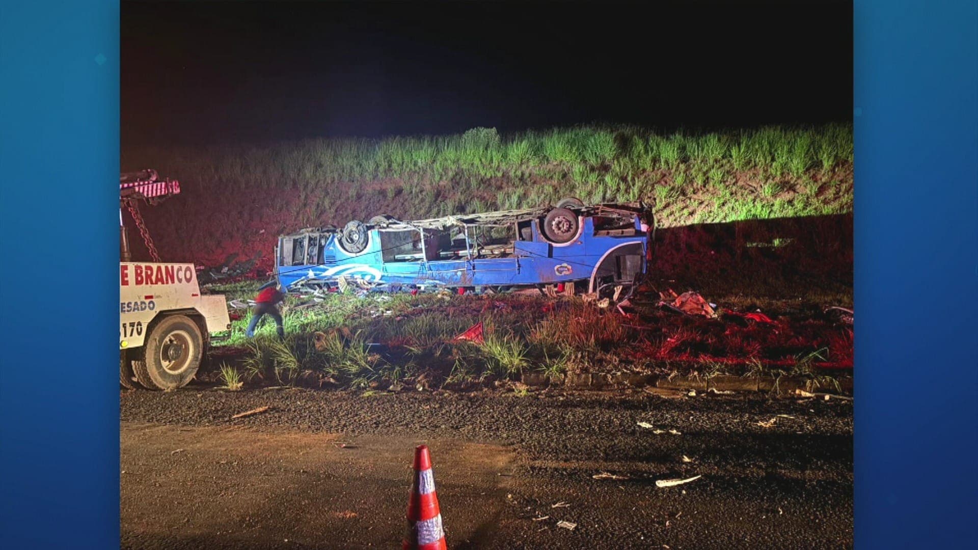 Acidente com ônibus deixa seis mortos e 45 feridos em Marília (SP)