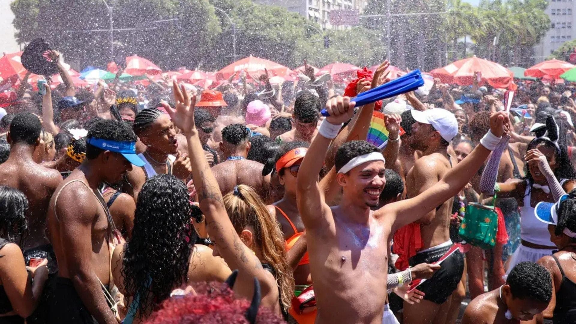 Até a quarta-feira de cinzas (18), 106 blocos vão desfilar pelas ruas do Rio de Janeiro