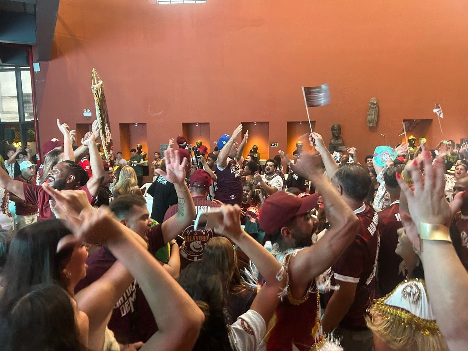 Deixa Falar vence pela primeira vez o Carnaval de Curitiba