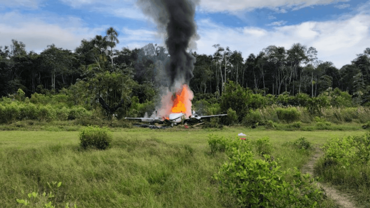 Forças do Brasil e Peru destroem aviões e laboratório do tráfico