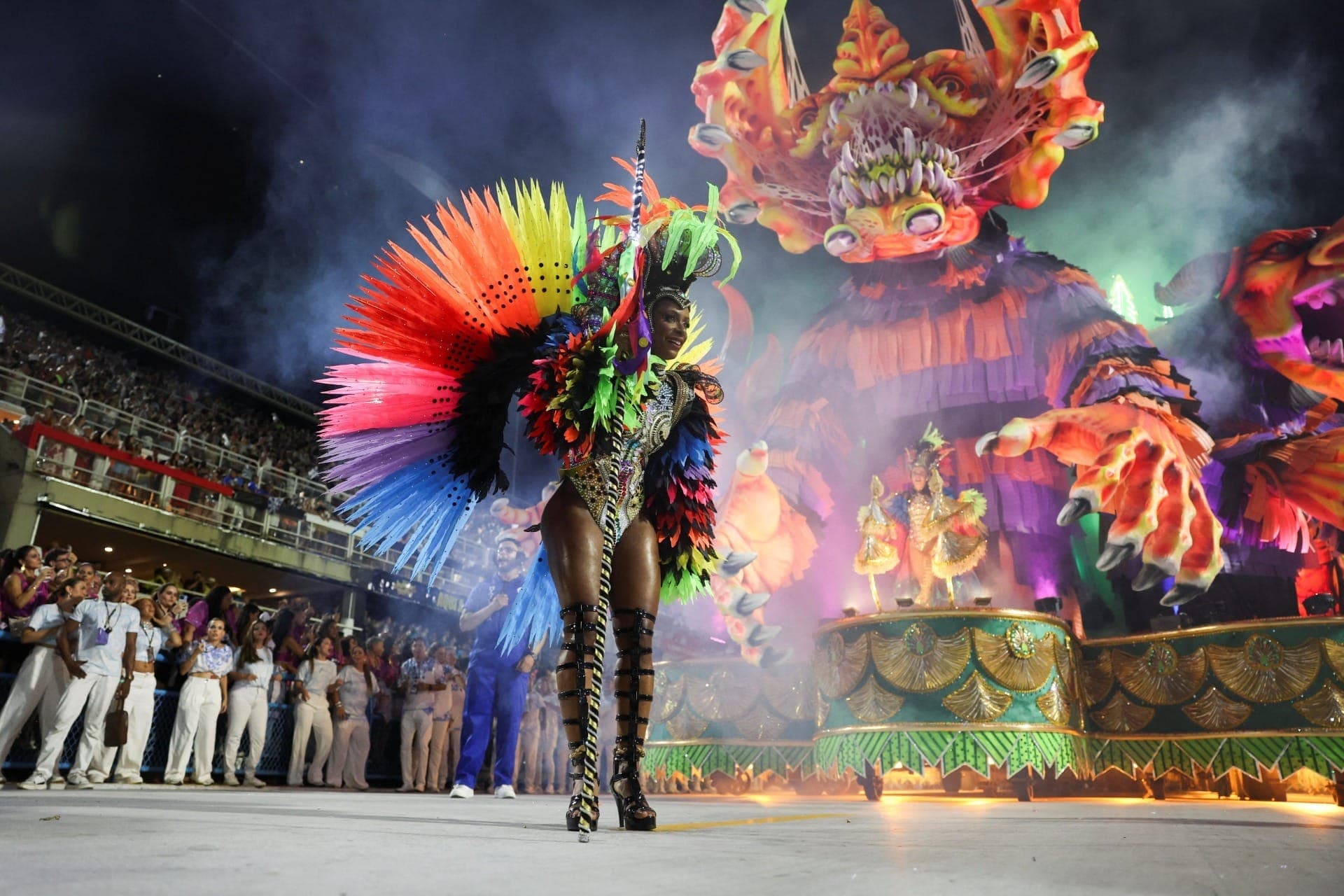 Beija-Flor celebrou a maior festa de candomblé de rua do mundo