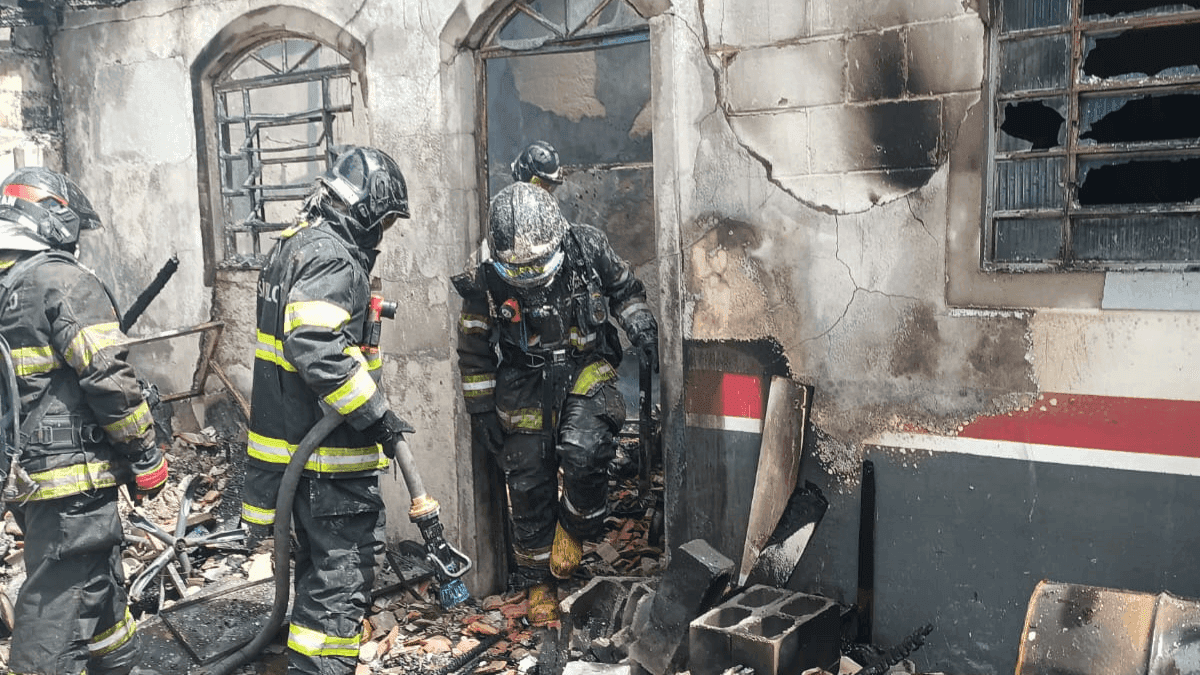 Sala comercial é atingida por incêndio em São José dos Campos