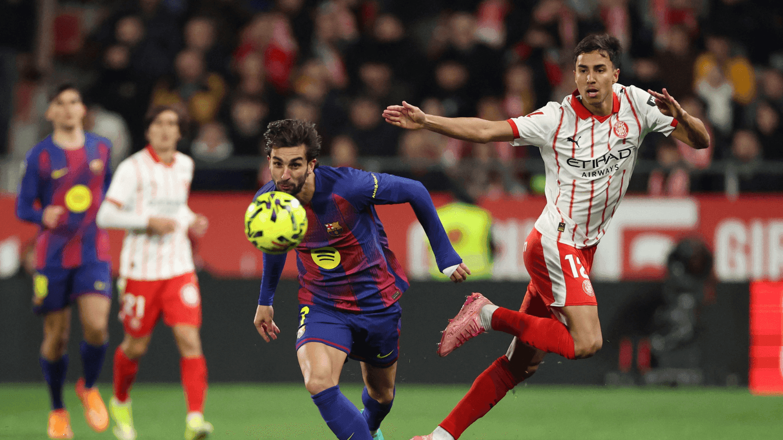 Vitor Reis, zagueiro do Girona, contra o Barcelona
