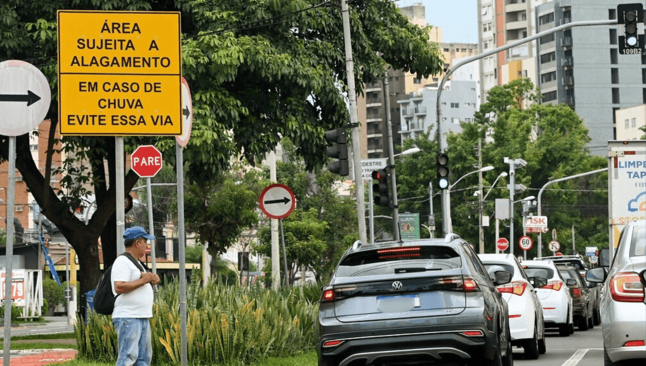Após carros ficarem submersos no Taquaral, autoridades alertam para pontos críticos em avenidas como JBD e Amoreiras