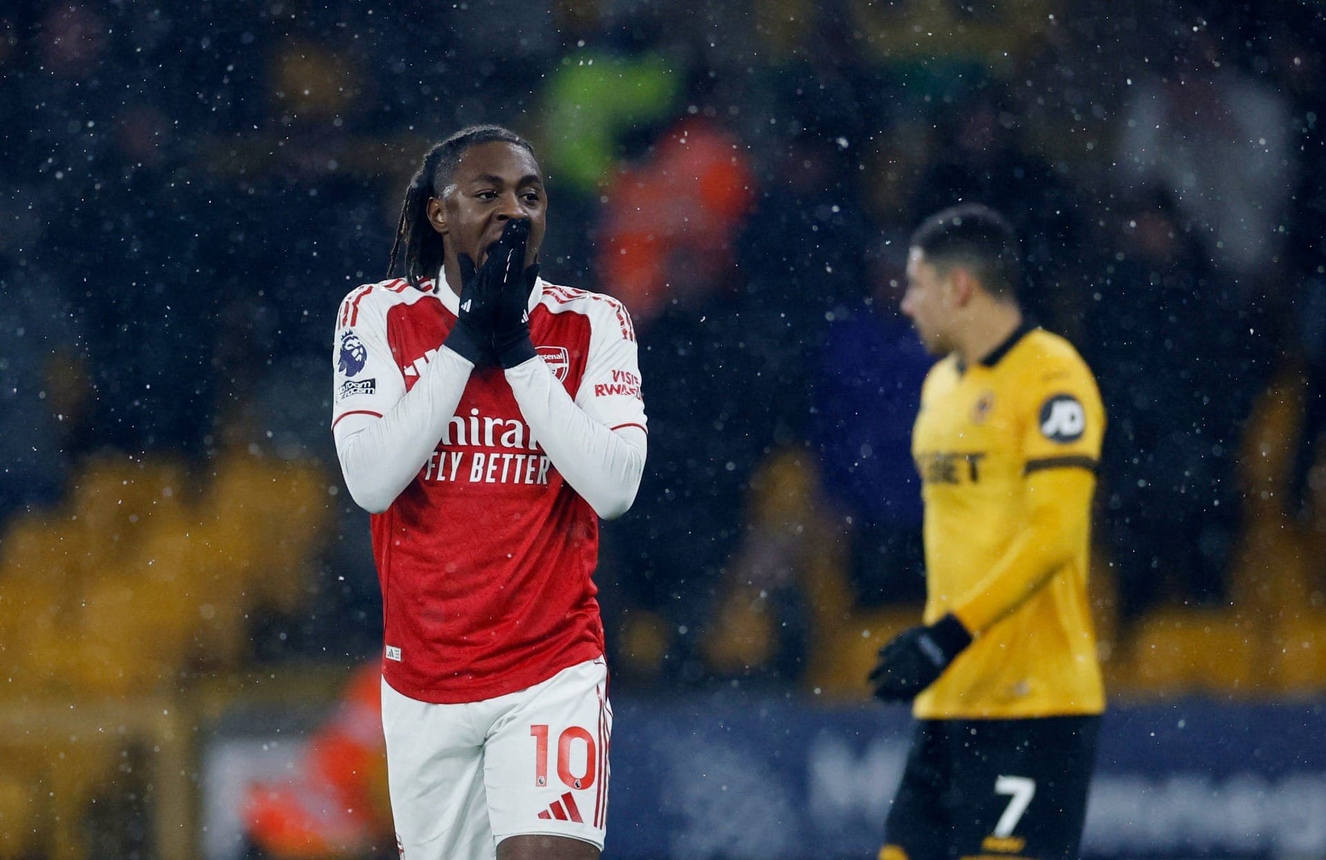 Eberechi Eze, do Arsenal, lamenta chance perdida contra o Wolves