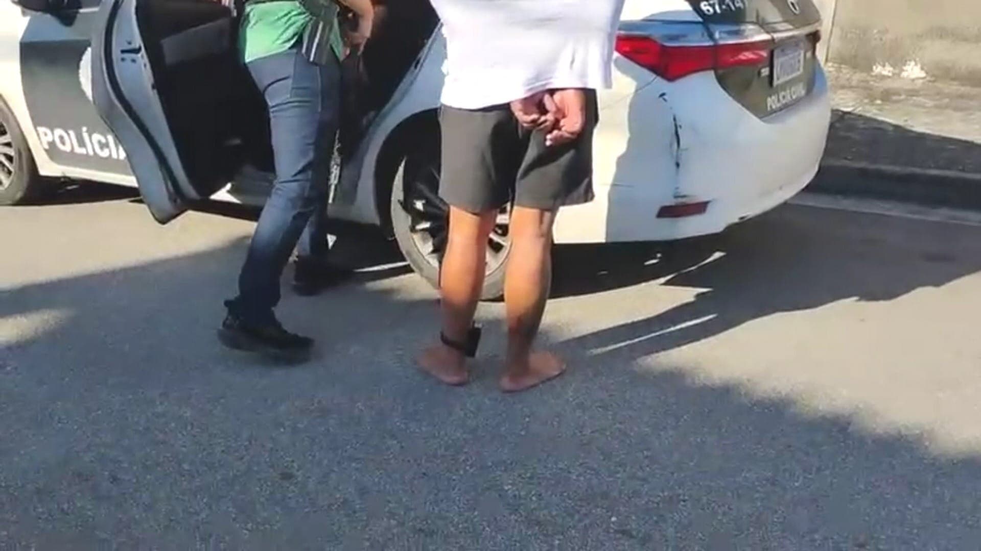 Homem com tornozeleira eletrônica é preso por perseguir ex no RJ