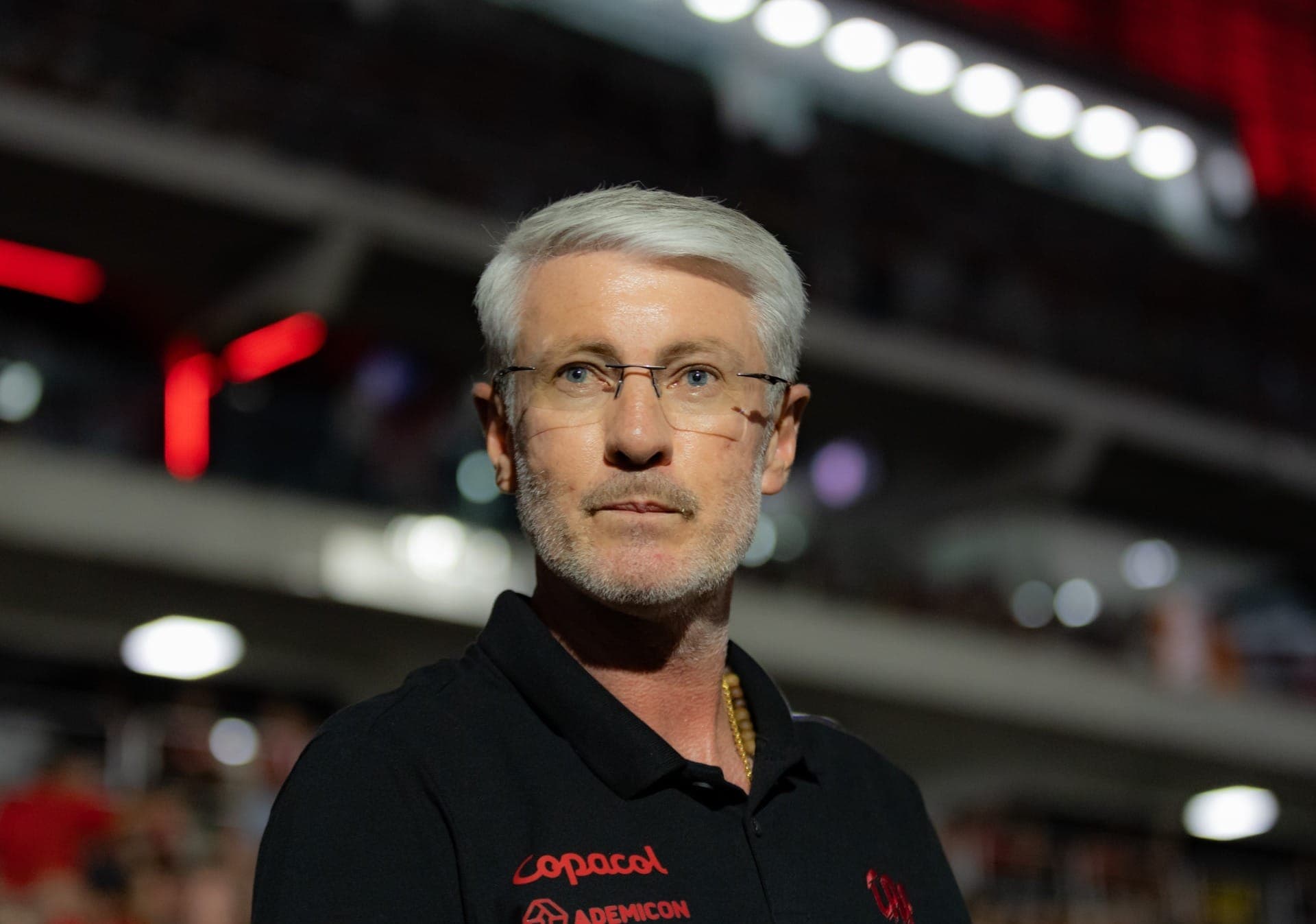 Odair Hellmann, técnico do Athletico-PR, em jogo contra o Corinthians