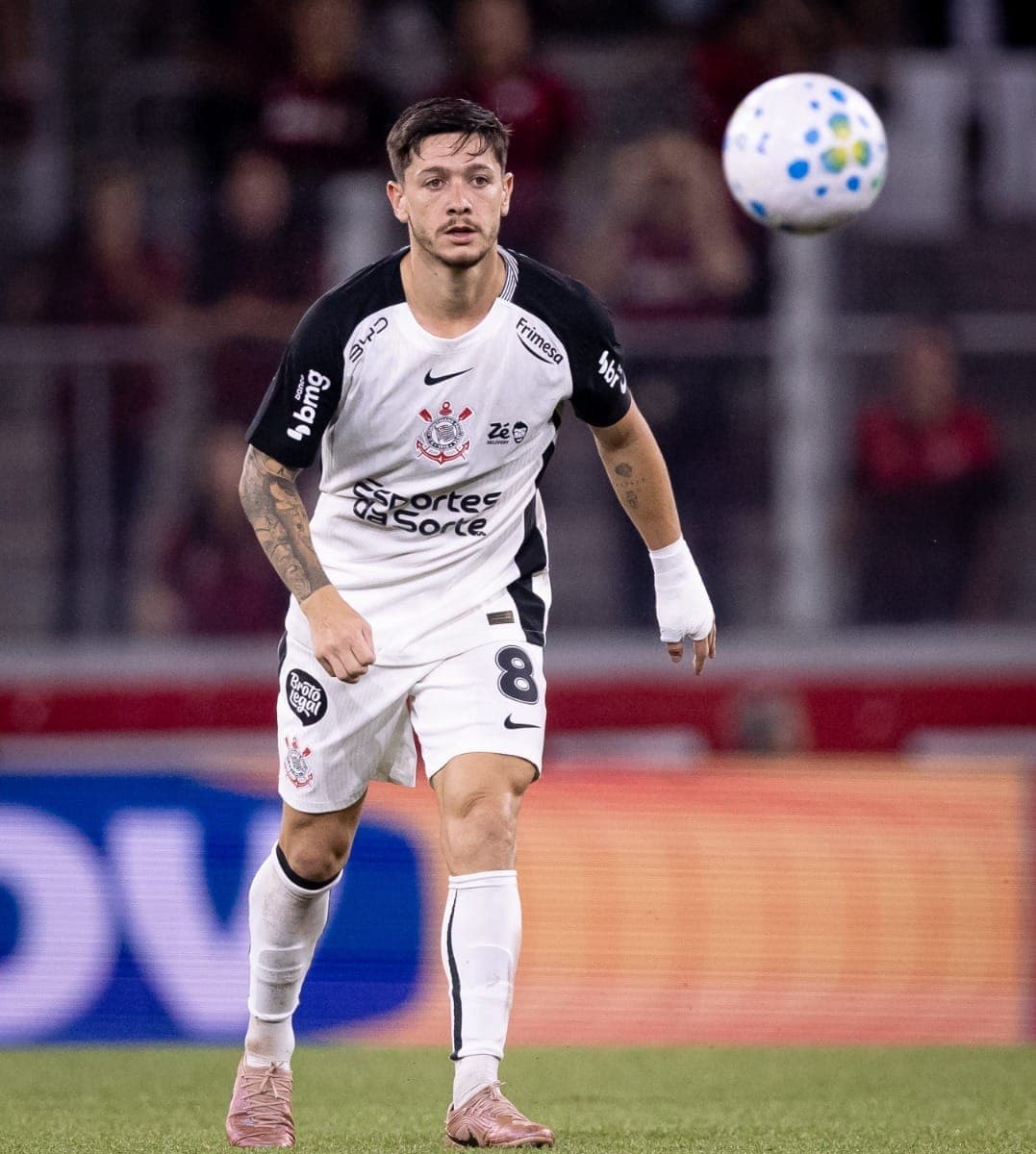 Rodrigo Garro marcou o gol da vitória do Corinthians sobre o Athletico-PR