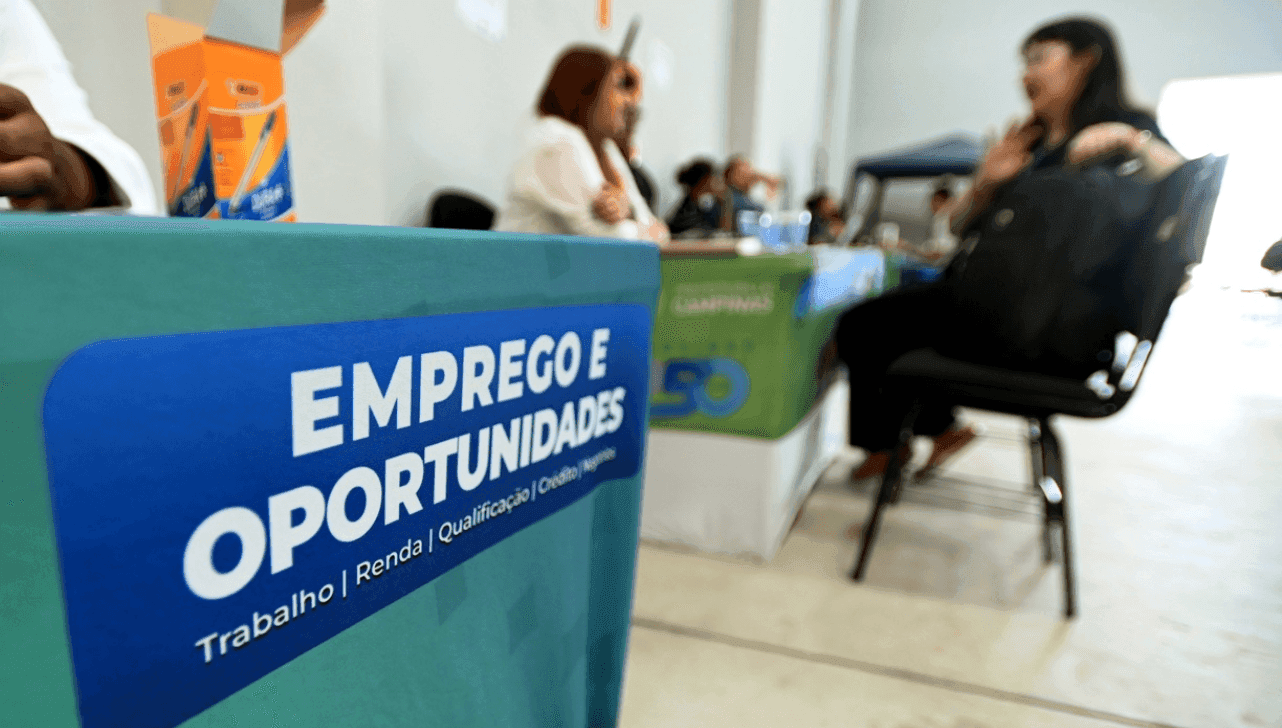 As vagas são para auxiliar de linha de produção da empresa Foxconn