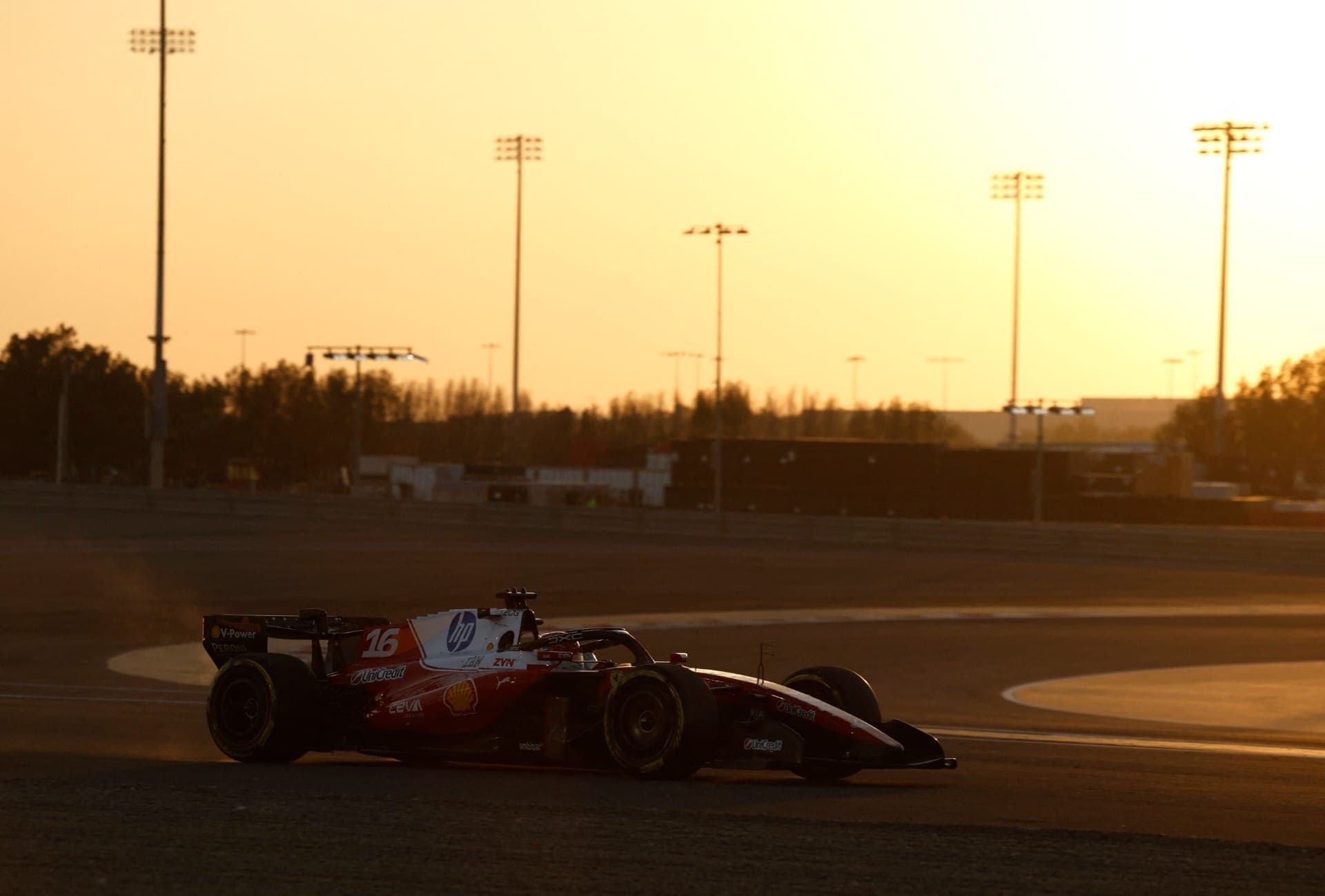 Monegasco da Ferrari foi o mais rápido dos dois turnos da sexta-feira em Sakhir