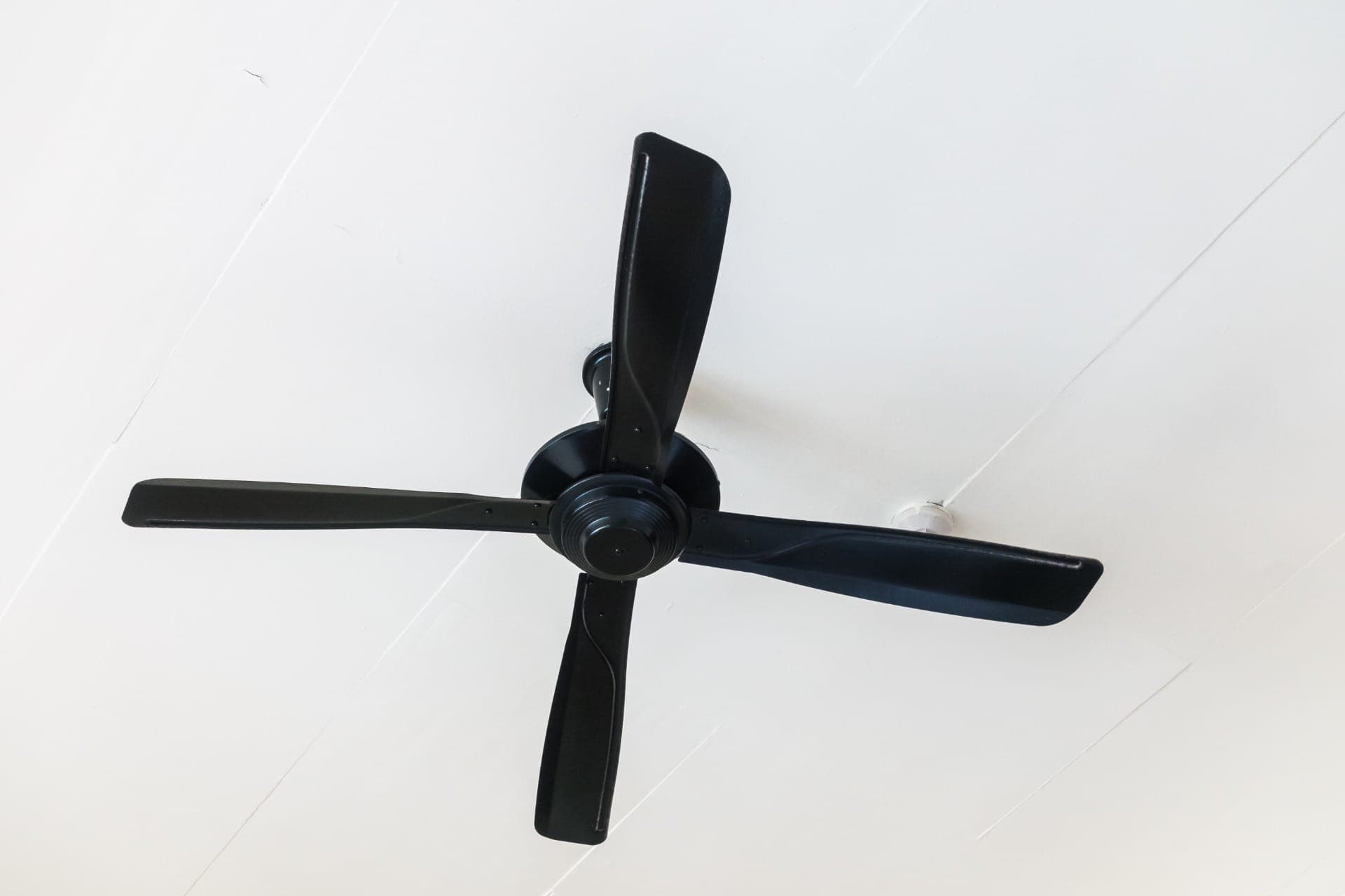 O ideal é limpar o ventilador de teto ao menos uma vez por semana