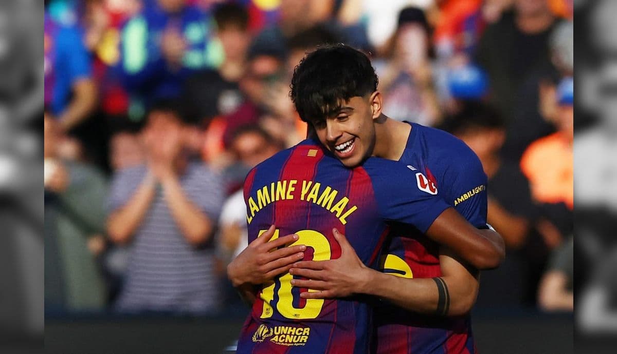 Jogadores do Barcelona comemoram gol contra o Levante