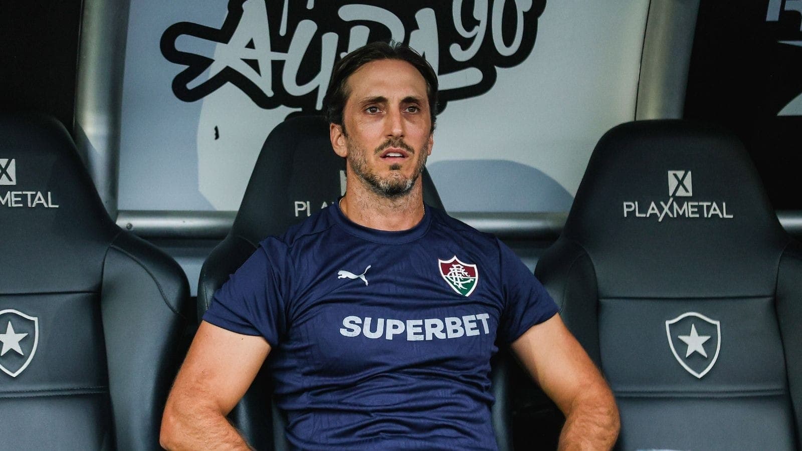 Zubeldía, treinador do Fluminense, contra o Botafogo