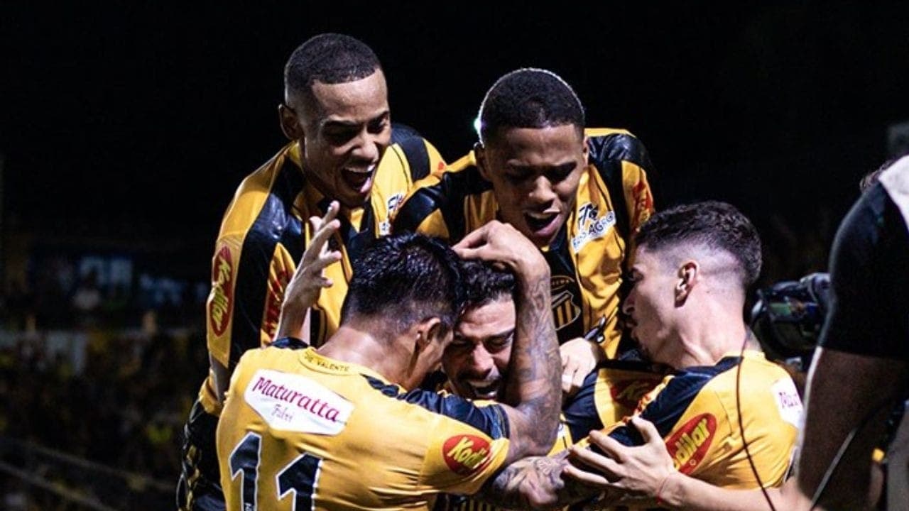 NNovorizontino comemora vitória sobre o Corinthians