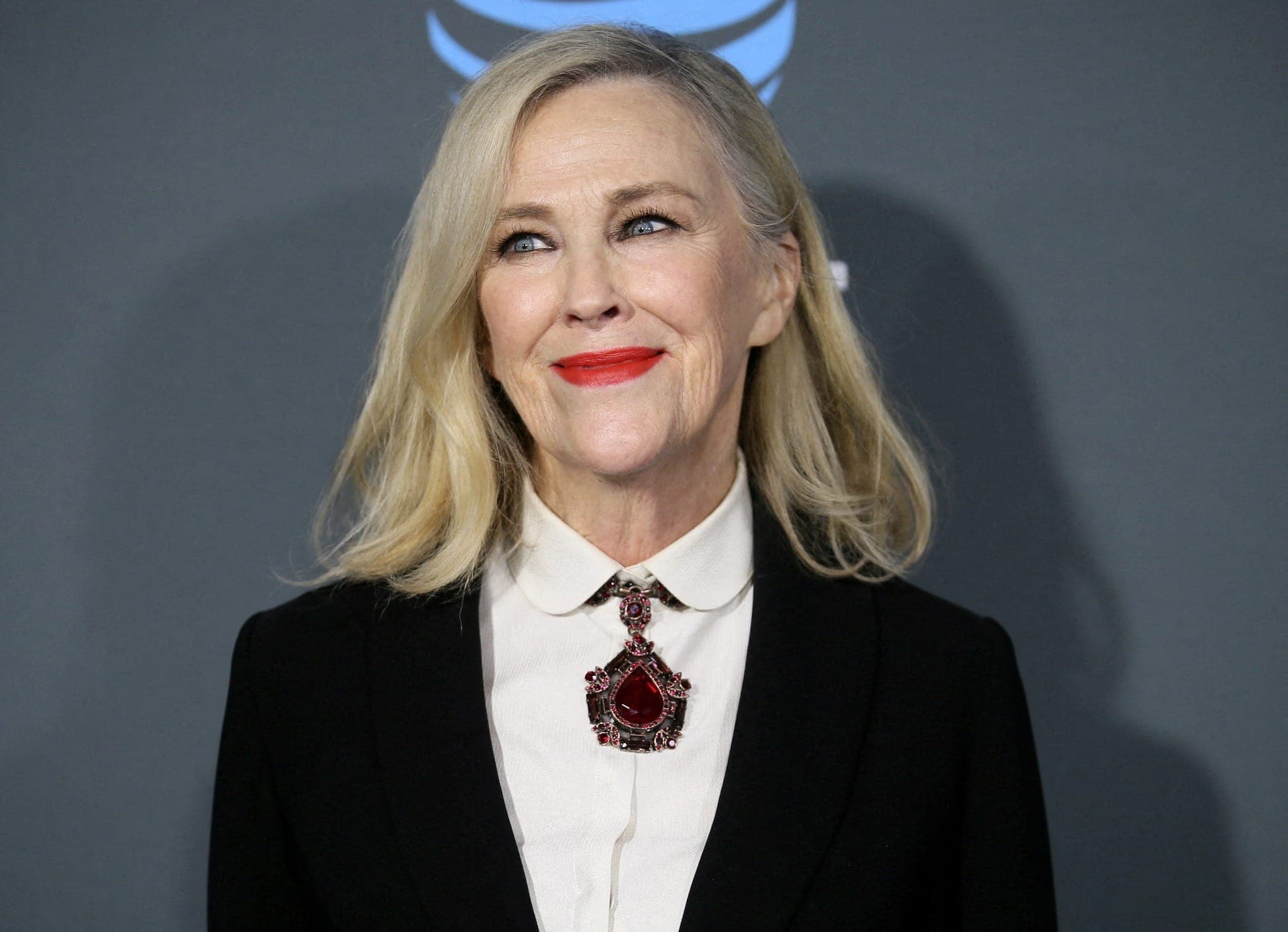 Catherine O'Hara no Critics Choice Awards em 2019