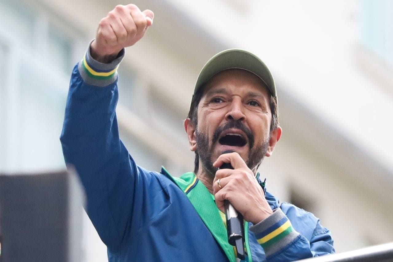 Ricardo Nunes, prefeito de SP, em ato da direita na Av. Paulista