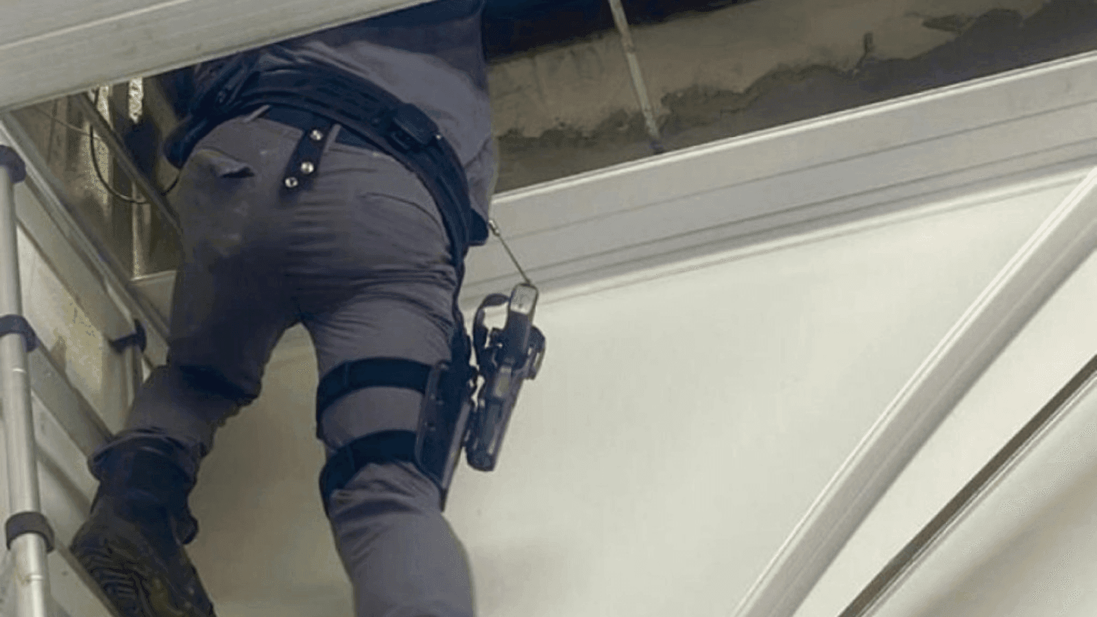 O homem foi flagrado pelo comerciante que acionou a polícia