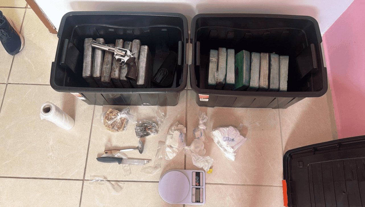 Mulher é presa com 18 kg de drogas e arma em Mogi Guaçu