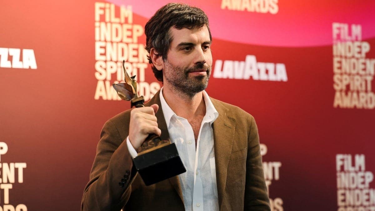 Adolpho Veloso recebe prêmio de Melhor Fotografia no Film Independent Spirit Awards