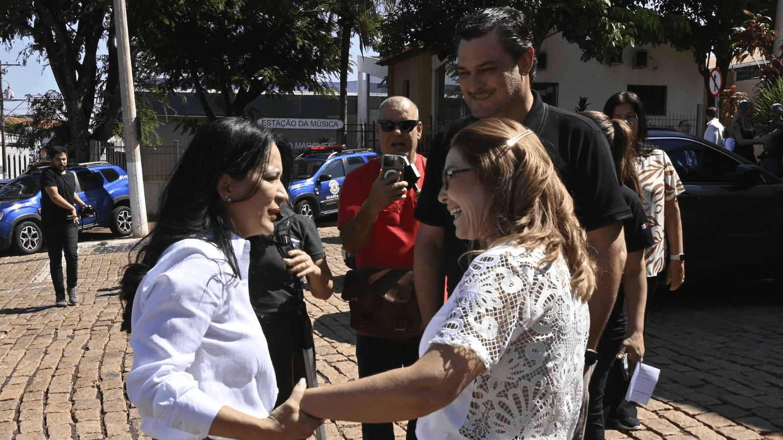 Cristiane Freitas foi recebida pelo prefeito Geninho Zuliani
