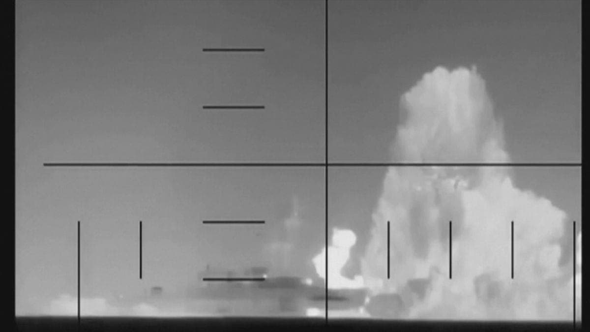 Submarino dos EUA afunda navio do Irã no Sri Lanka
