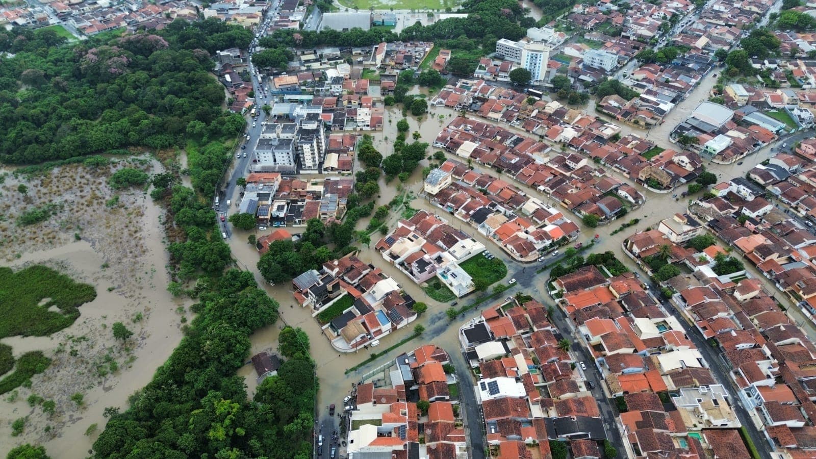 Registros da chuva em Guaratinguetá