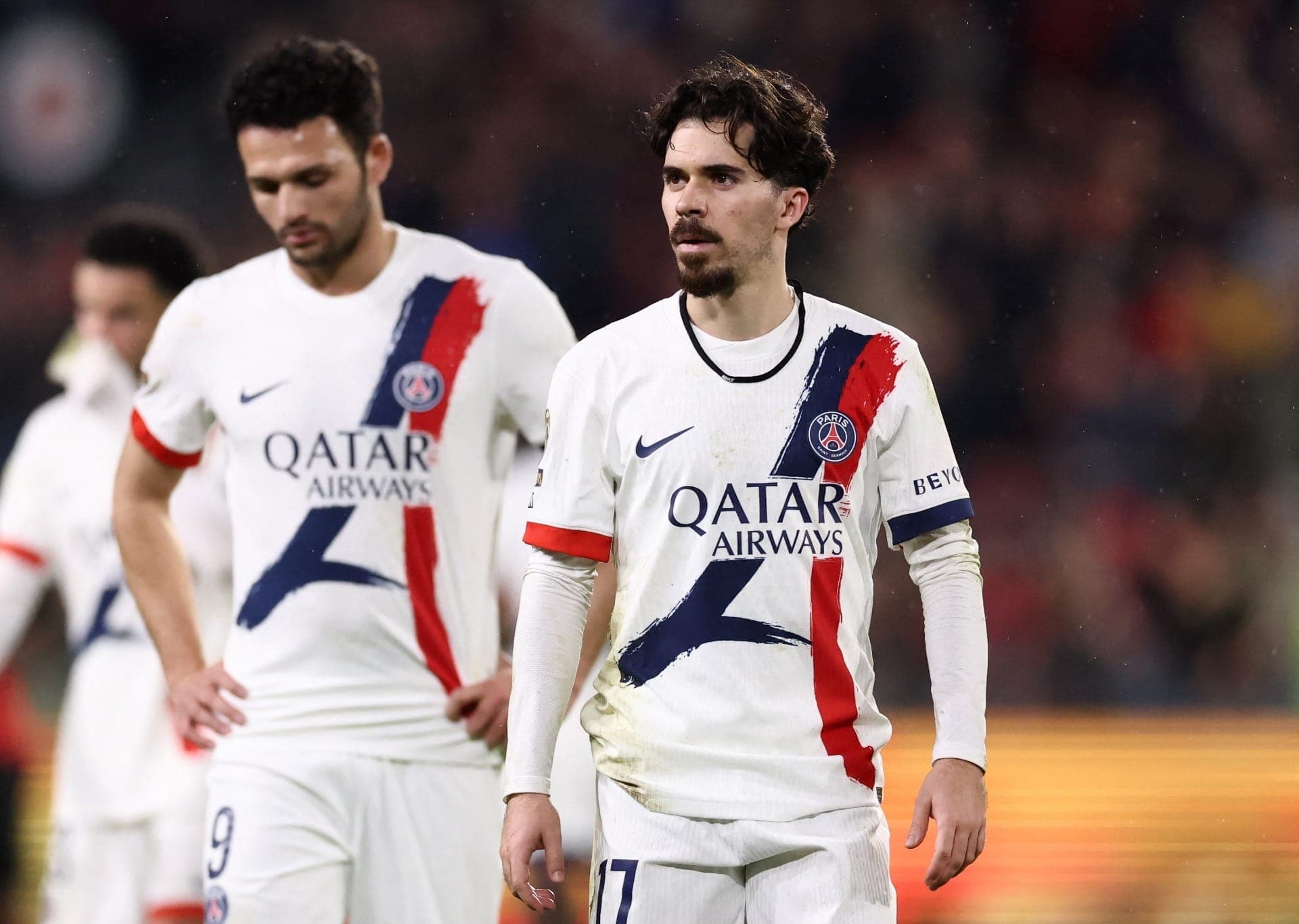 Vitinha, em destaque, em jogo do PSG contra o Stade Rennes