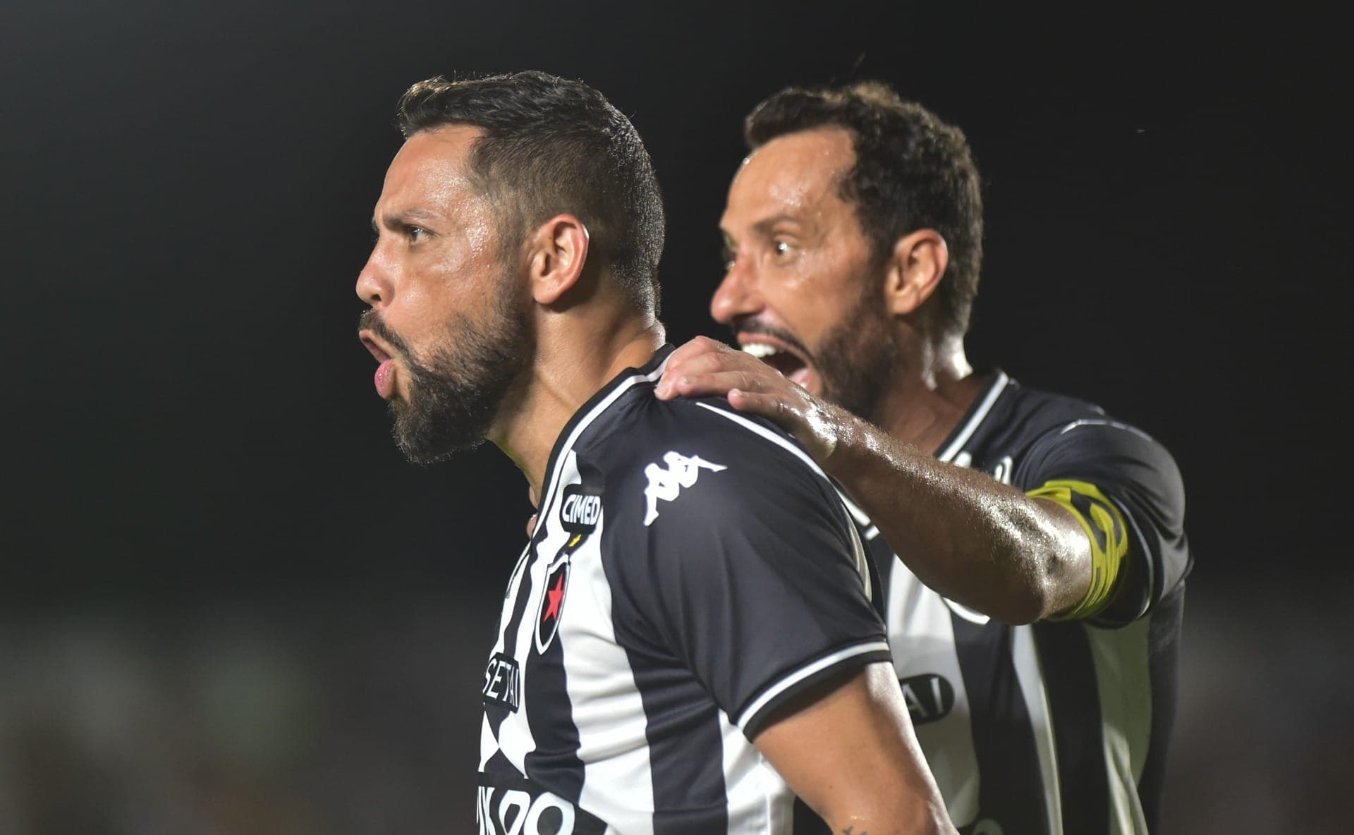 Felipe Azevedo e Nenê comemoram gol do Botafogo-PB