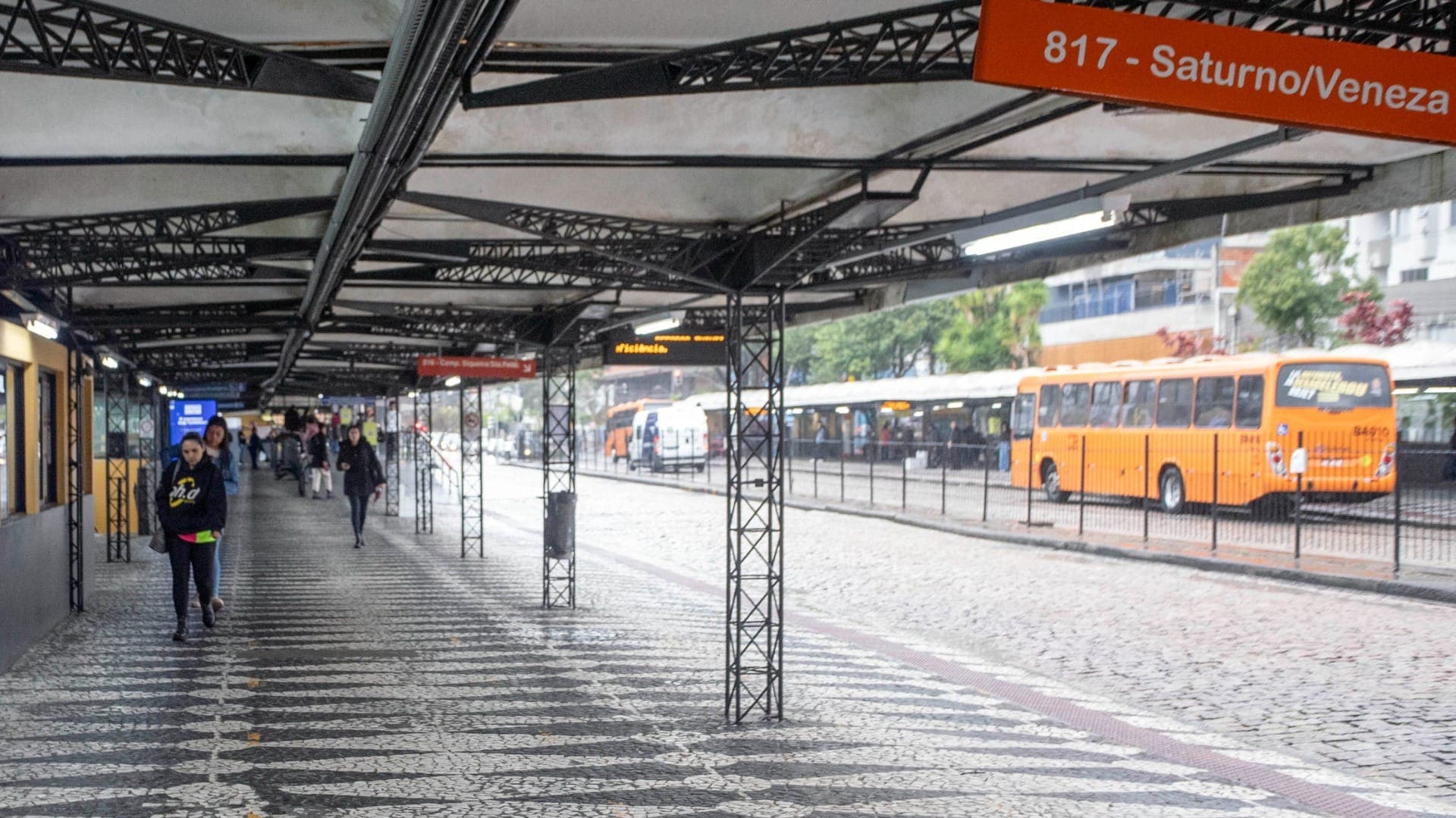 Ironman altera itinerários de linhas do transporte coletivo no domingo