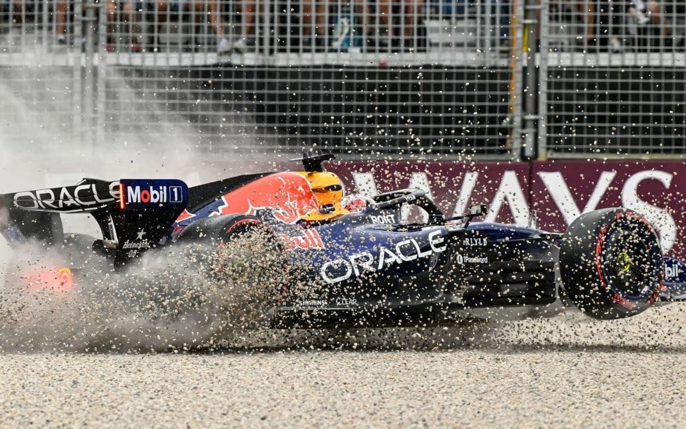 Max Verstappen bate após travamento no eixo traseiro da Red Bull durante o Q1 do GP da Austrália