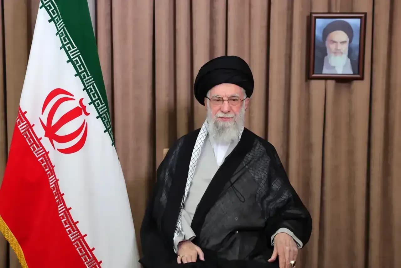 Após morte do aiatolá Ali Khamenei, Irã escolhe novo líder supremo.