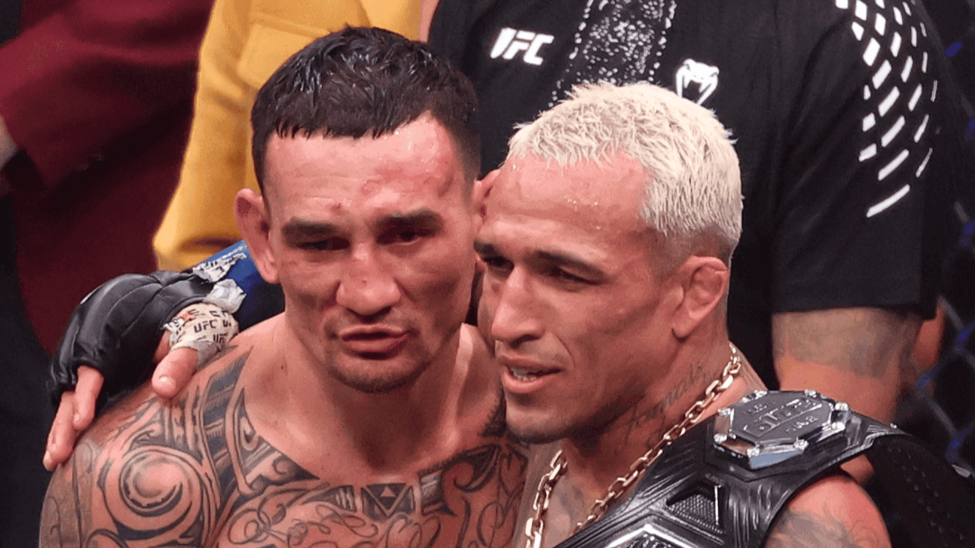 Charles do Bronx vence Holloway e volta a ser campeão dos leves no UFC 326