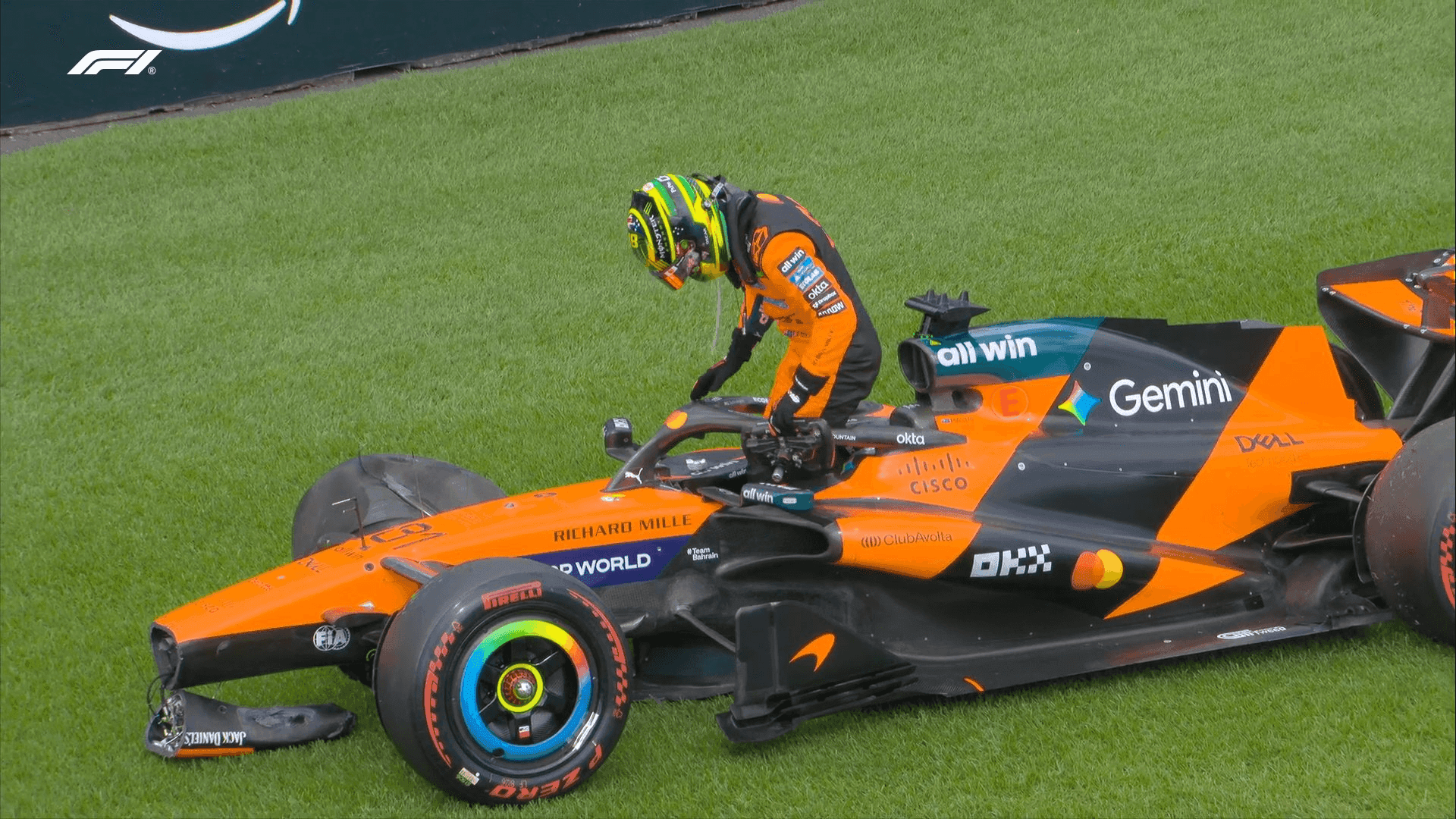 Oscar Piastri bate antes de chegar ao grid e está fora do GP da Austrália